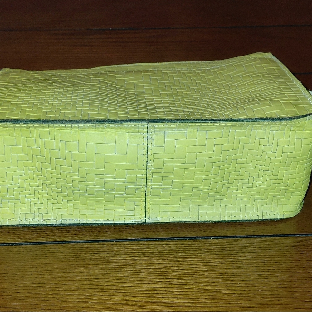 NWT Patricia Nash yellow Woven Leather Xbody Bag, Exterior Full Pocket, Dual Zip - Picture 3 of 8